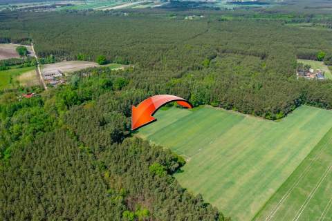 Budowlana 2300 m ze stawem i zielenią