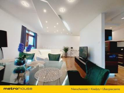 Przestronny apartament 3 min od metra Dw. Gdański