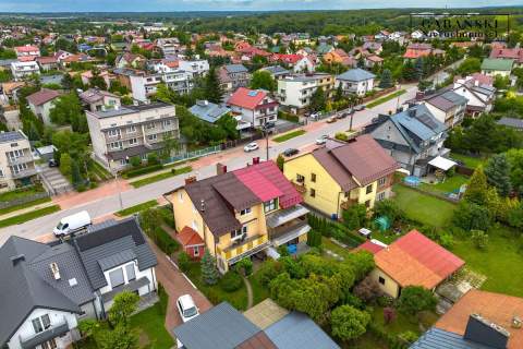 DOM W DOSKONAŁEJ LOKALIZACJI - KOMINEK, TARAS I OG