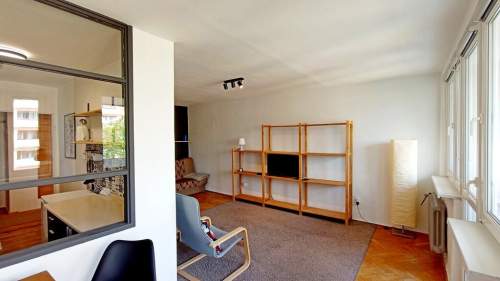 Kawalerka z oddzielną kuchnią i balkonem- Solec 79
