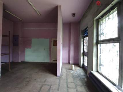 Lokal użytkowy w bloku z C.O. miejskim na osiedlu-