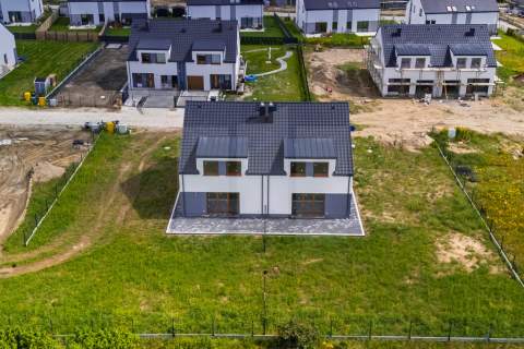 Komfortowy bliźniak z dużą działką Warzenko