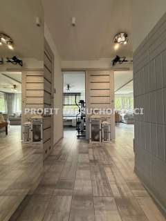 Nowocześnie wyremontowane i wykończone, balkon