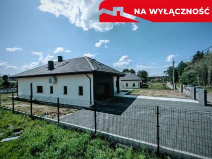 Nowy dom parterowy z antresolą.