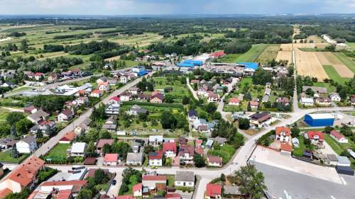 Nowy Korczyn- przytulny dom z garażem i altaną