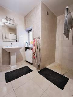 Dom o powierzchni 240m2, działka 2154m2, Wolica