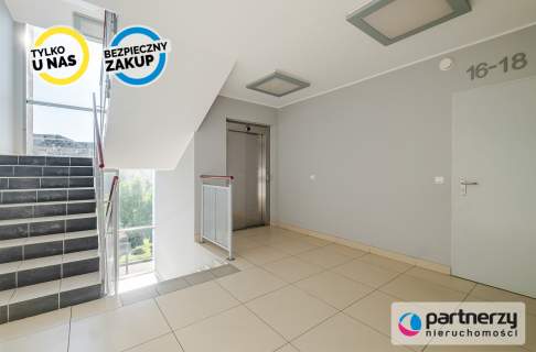 3 pokoje z windą, miejscem w hali i komórką lok.