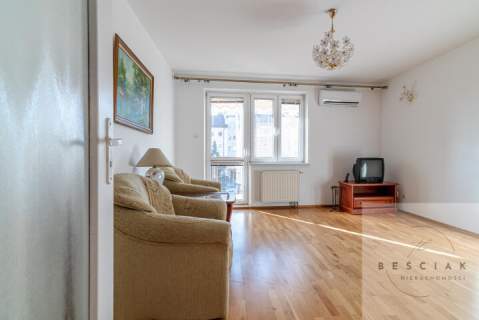 Tarnów ul. Dąbrowskiej 26 1.p. 64 m2 balkon piwnica k