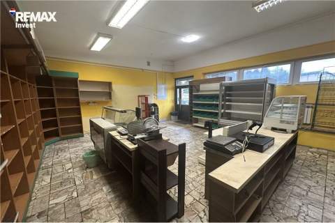 Lokal handlowo-usługowy wolnostojący z parkingiem