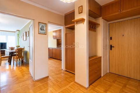 Pełen rozkład / loggia / winda / parking / tramwaj