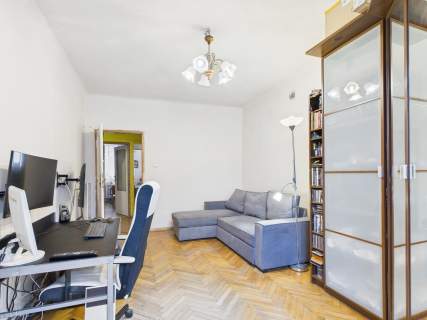 Centrum Warszawy-duże mieszkanie- do remontu