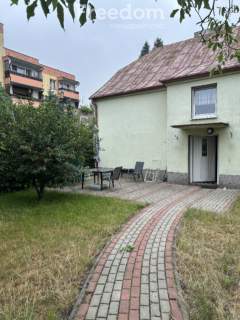 Dom w centrum z dużym ogrodem 
