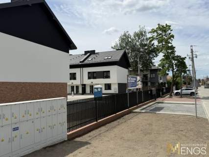 Dwupoziomowe, bezczynszowe, przestronne.