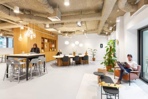 Znajdź własne biurko w Spaces Fabryka Kart