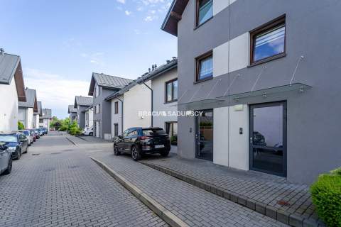 2-pok, 48 m ok. 60 m po podłodze , balkon