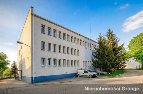 Budynek biurowy w centrum z parkingiem