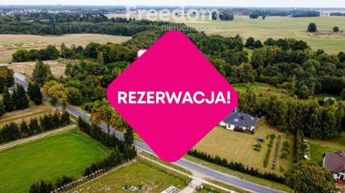 uroczy dom parterowy w otoczeniu przyrody