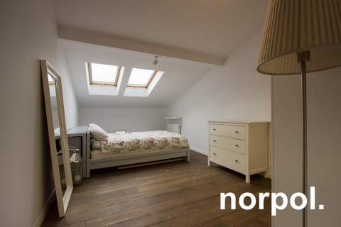 Przestronny apartament z osobną sypialnią i balkonem w centrum...