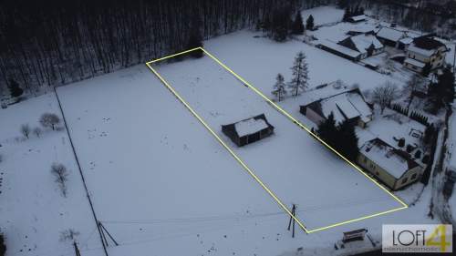 Wyjątkowa, uzbrojona działka pod lasem.
