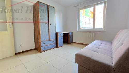 Przestronne 3 pok. z balkonem do odświeżenia.