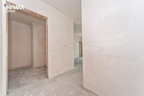 Duże mieszkanie z dwoma balkonem i wykuszem