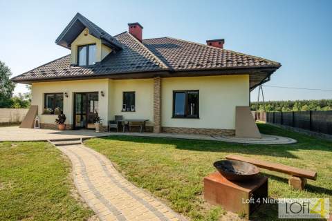 Dom z pięknym widokiem na las