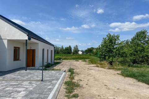 Dom 102 m parteru 43 m poddasza PKP 1 km gm. Błonie