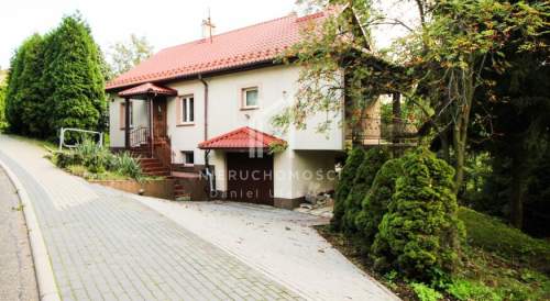 DOM 110M2- KROSNO-UL WIEJSKA- DZIAŁKA 8.20 AR