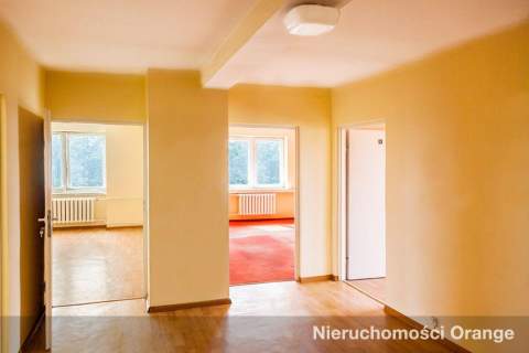 Nieruchomość obok Urzędu Gminy.