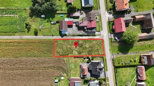 900m2 blisko lasy woda prąd w granicy prostokąt