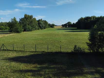 Dom pośród zieleni.