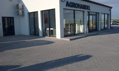 Działka z budynkiem handlowo-usługowym przy dk 60