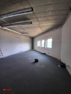 Hala z bramami dla Tir biura plac 2160 m2