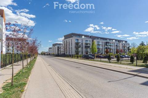 3 pokoje Balkon Klimatyzacja Stan idealny