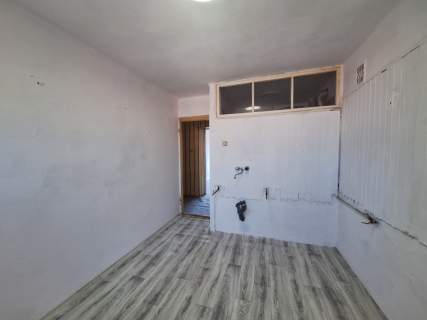 2 POKOJE 49,7 m 2 PIĘTRO UL. PARTYZANTÓW