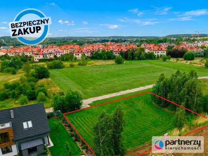 Płaska, słoneczny ogród, w pobliżu las i jezioro