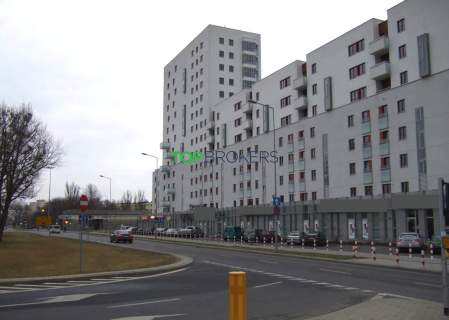 Przestronny lokal gastro przy metrze, duży ruch