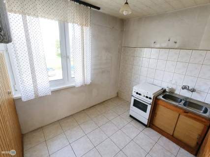 2 lub 3 pokoje, loggia,1 piętro, winda