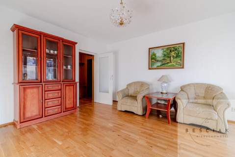 Tarnów ul. Dąbrowskiej 26 1.p. 64 m2 balkon piwnica k