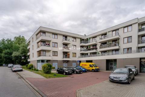 2 pok. mieszkanie z dużym balkonem,zielona okolica