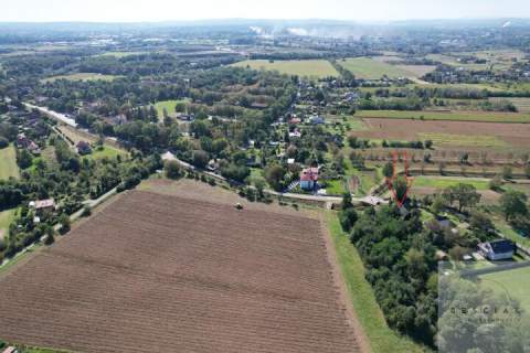 Działka budowlana z budynkiem gospodarczym - ok. 10 ar - Tarnów,...