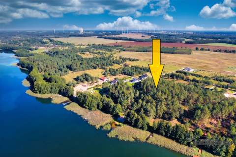 Prywatna plaża, teren i las nad jeziorem Dołgie.