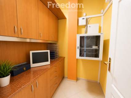 Lokal do wynajęcia 83m2 z miejscem postojowym