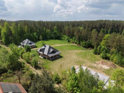 Wyjątkowy dom z bala świerkowego nad jeziorem