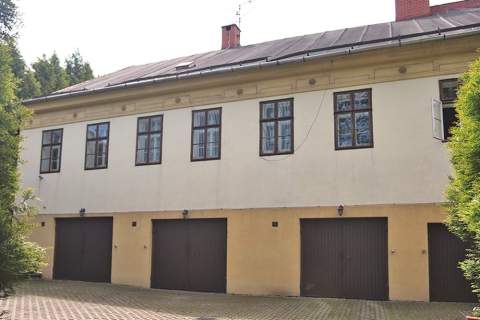 Kamienica inwestycyjna parking 8 aut - centrum