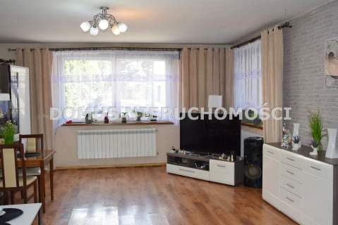 Dom w Brzezinach na spokojnym osiedlu