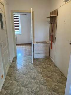 Na wynajem 2-pokojowe mieszkanie - 43 m2, parter z balkonem