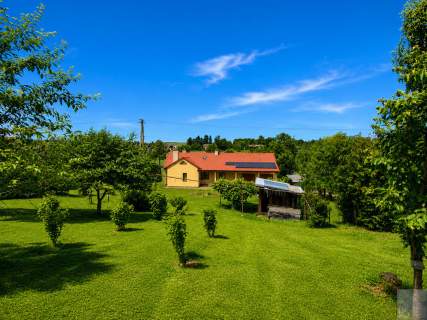Orzechowce niewielki parterowy dom