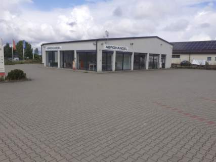 Działka z budynkiem handlowo-usługowym przy dk 60