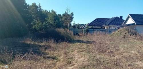 Nieruchomość nad zalewem z prywatnym lasem